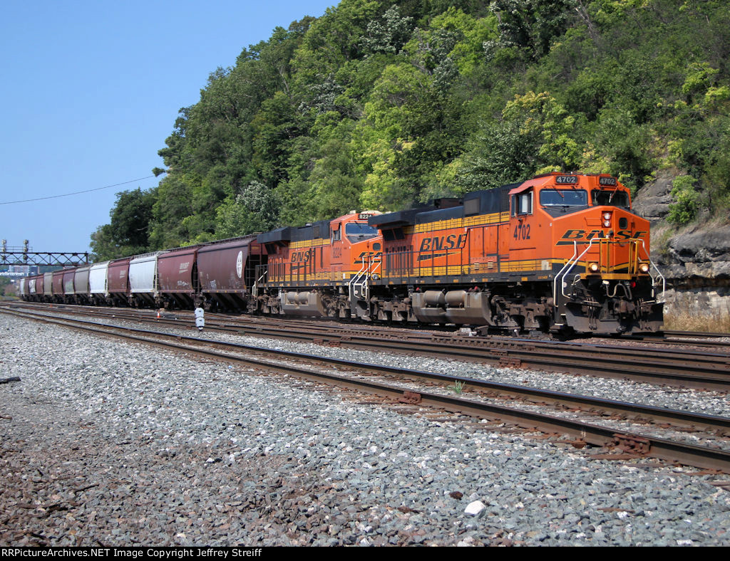 BNSF 4702